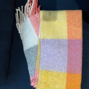 Steve Madden large check scarf/shawl, never worn